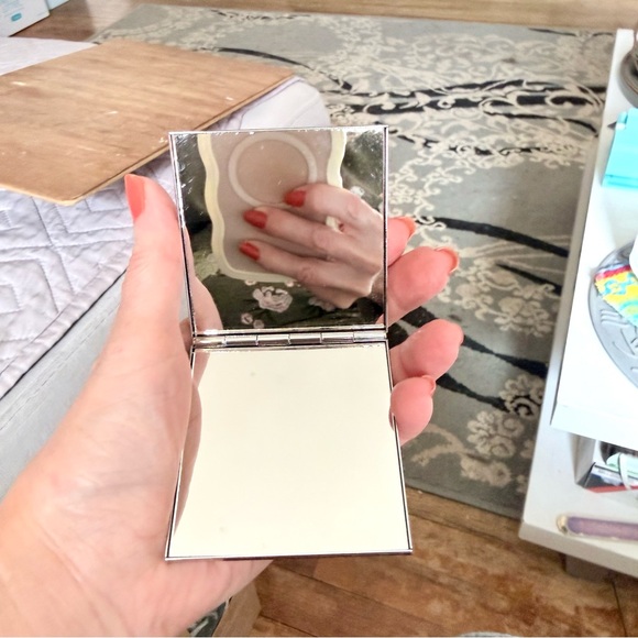 MARTINI MAKEUP COMPACT BLACK ENAMEL SILVER TONE METAL CRYSTAL DBL MIRROR VTG EUC - Picture 5 of 6